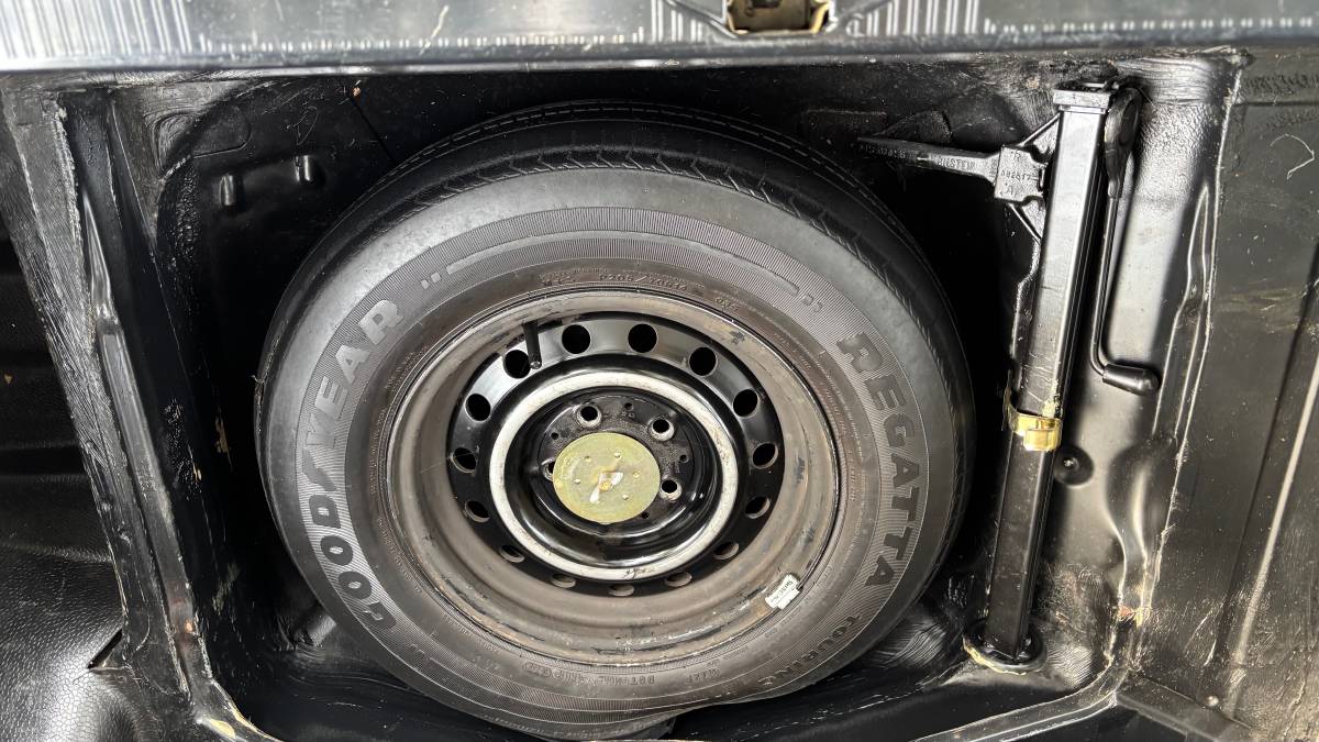 Mercedes-benz-300d-diesel-1981-grey-18