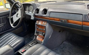 Mercedes-benz-300d-diesel-1981-grey-23