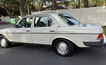 Mercedes-benz-300d-diesel-1981-grey-4