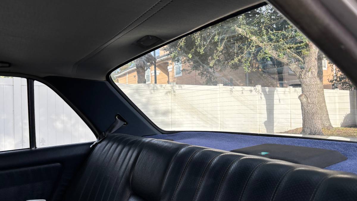 Mercedes-benz-300d-diesel-1981-grey-5