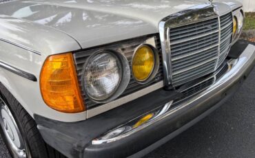 Mercedes-benz-300d-diesel-1981-grey-8