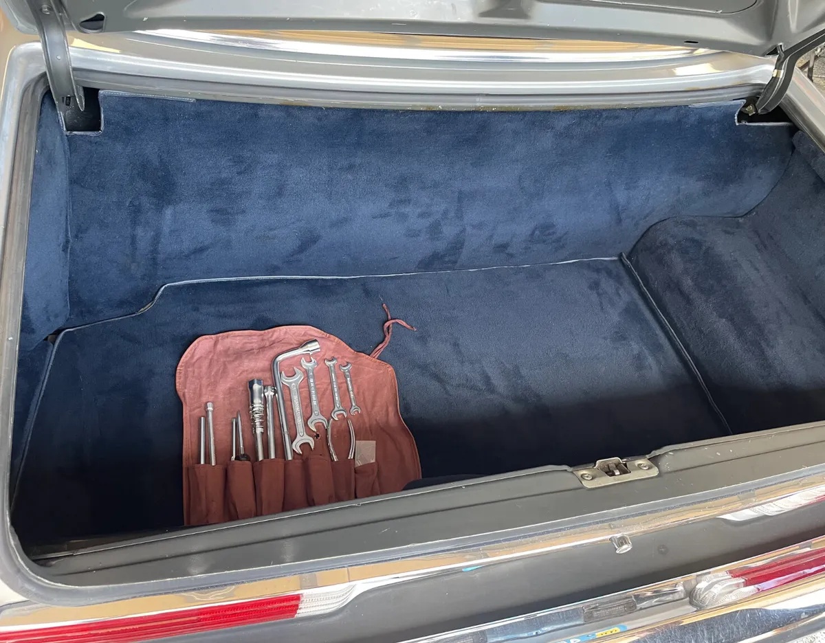 Mercedes-benz-380sl-1984-Astral-Silver-Blue-10