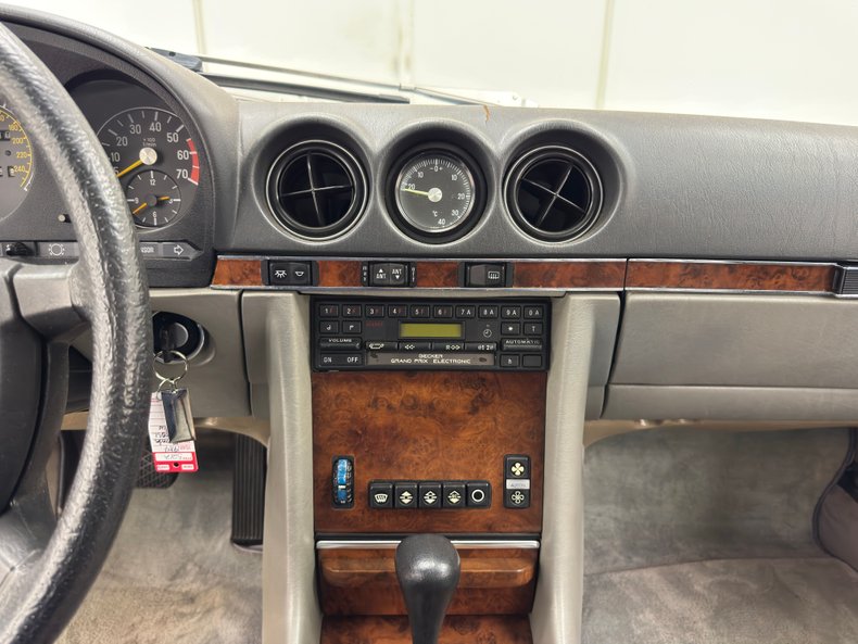 Mercedes-benz-380sl-1984-Dark-Lapis-Blue-Meta-Gray-26