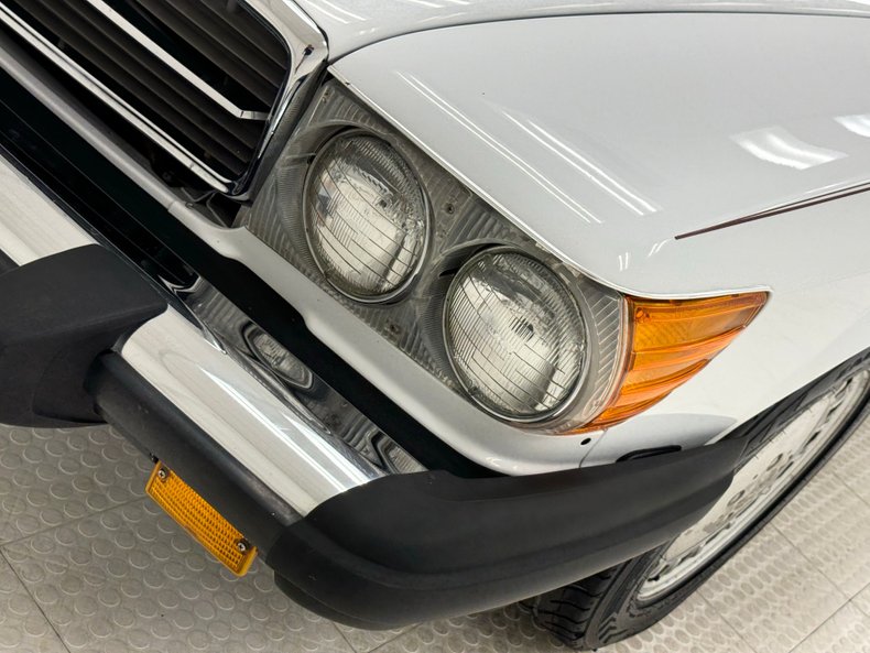 Mercedes-benz-560sl-1987-White-Burgundy-14