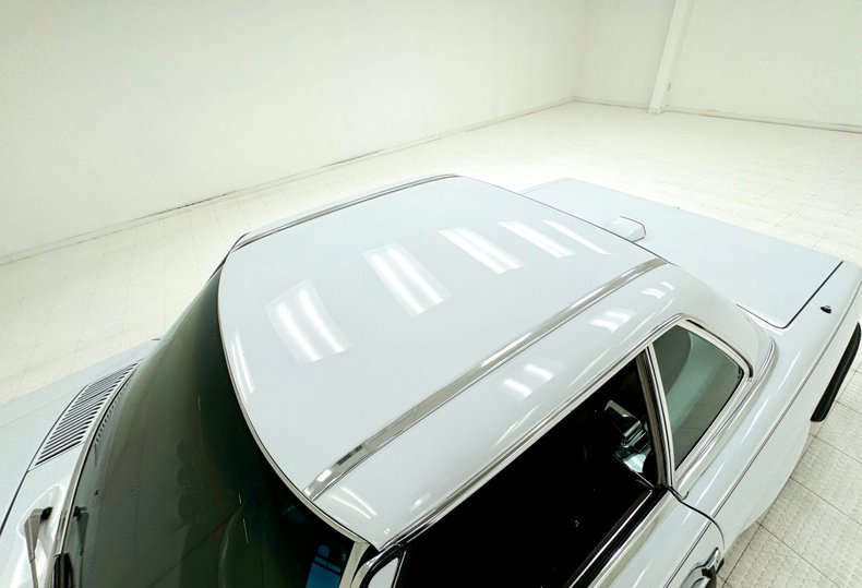 Mercedes-benz-560sl-1987-White-Burgundy-17