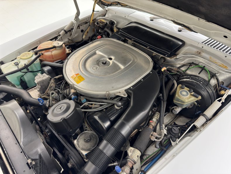 Mercedes-benz-560sl-1987-White-Burgundy-25