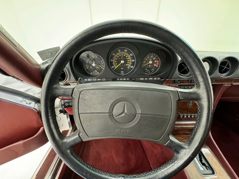 Mercedes-benz-560sl-1987-White-Burgundy-32