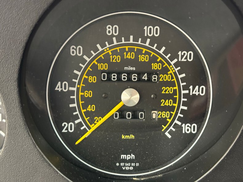 Mercedes-benz-560sl-1987-White-Burgundy-34