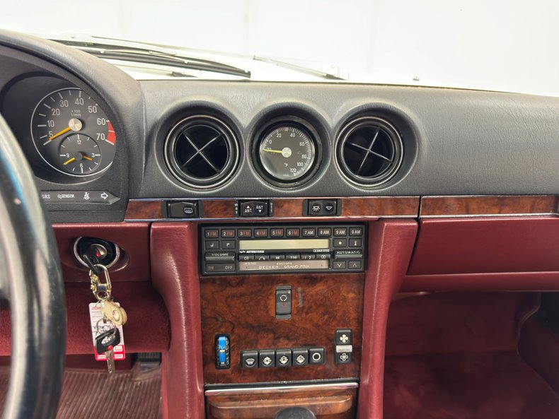 Mercedes-benz-560sl-1987-White-Burgundy-35