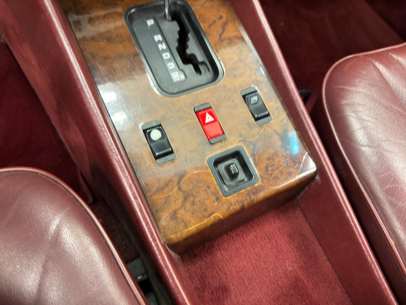 Mercedes-benz-560sl-1987-White-Burgundy-38