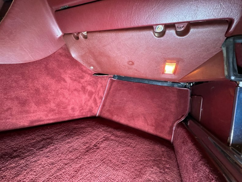 Mercedes-benz-560sl-1987-White-Burgundy-40