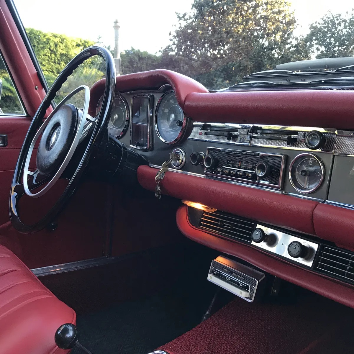 Mercedes-benz-Sl-class-1969-Anthracite-Grey-172-Red-Leather-299-13
