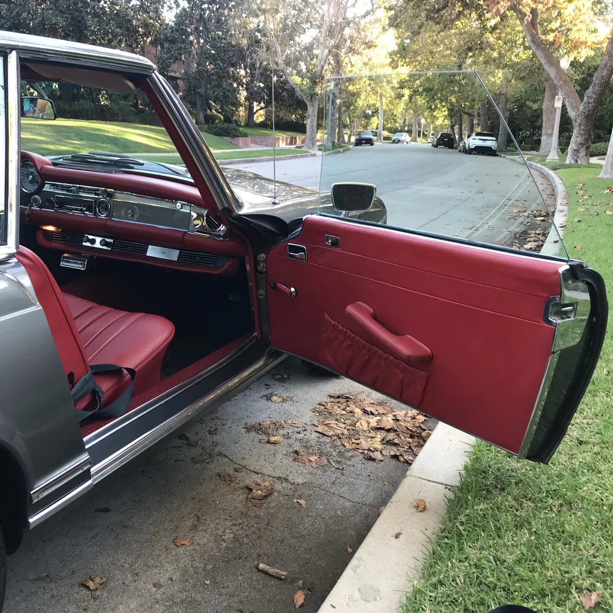 Mercedes-benz-Sl-class-1969-Anthracite-Grey-172-Red-Leather-299-14