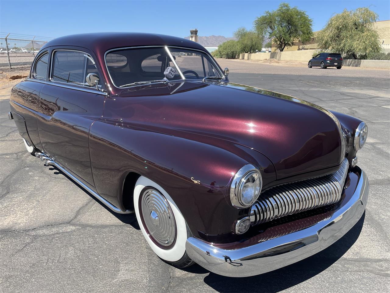 Mercury-2-dr-coupe-1949-Maroon-Tan-3
