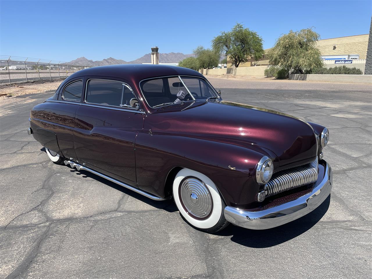 Mercury-2-dr-coupe-1949-Maroon-Tan-4