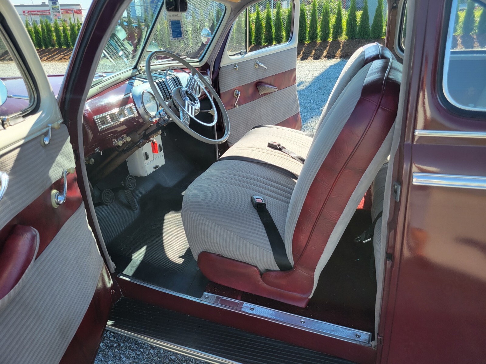Mercury-6-Passenger-Coupe-1947-Coupe-2