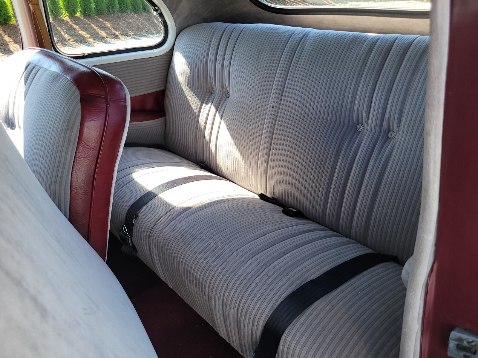 Mercury-6-Passenger-Coupe-1947-Coupe-3