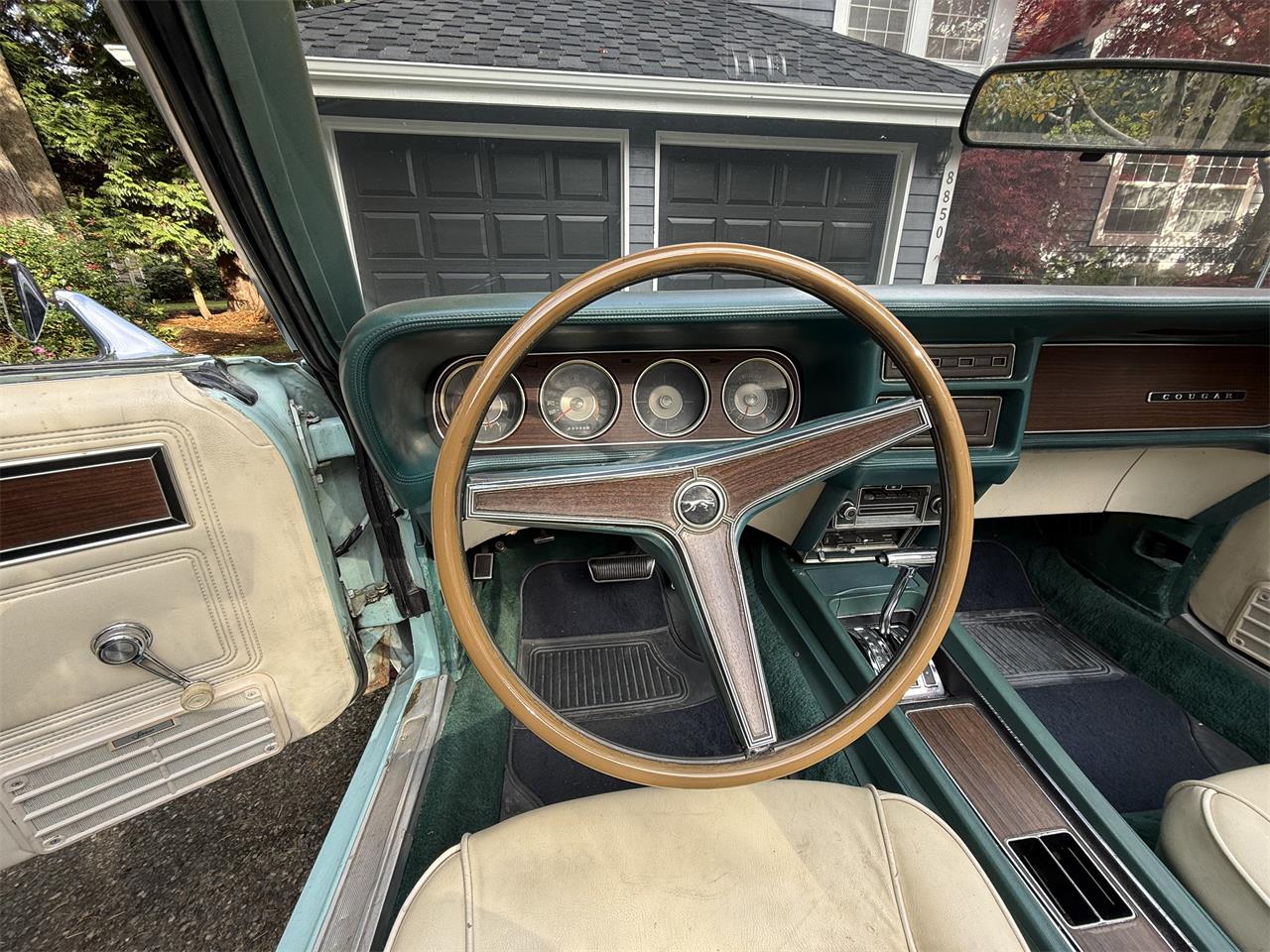 Mercury-Cougar-1969-Robins-egg-Blue-WhiteGreen-10