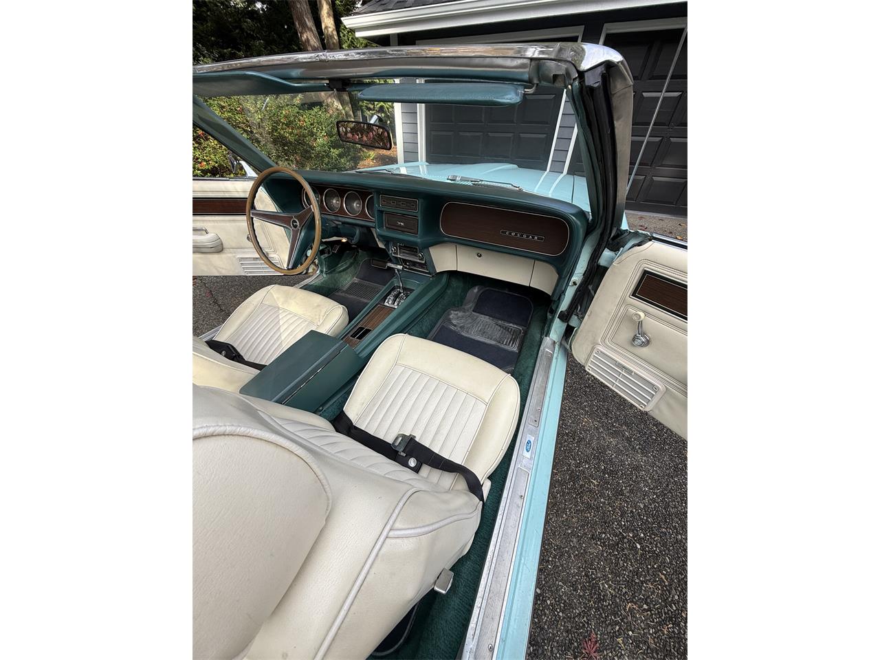 Mercury-Cougar-1969-Robins-egg-Blue-WhiteGreen-15