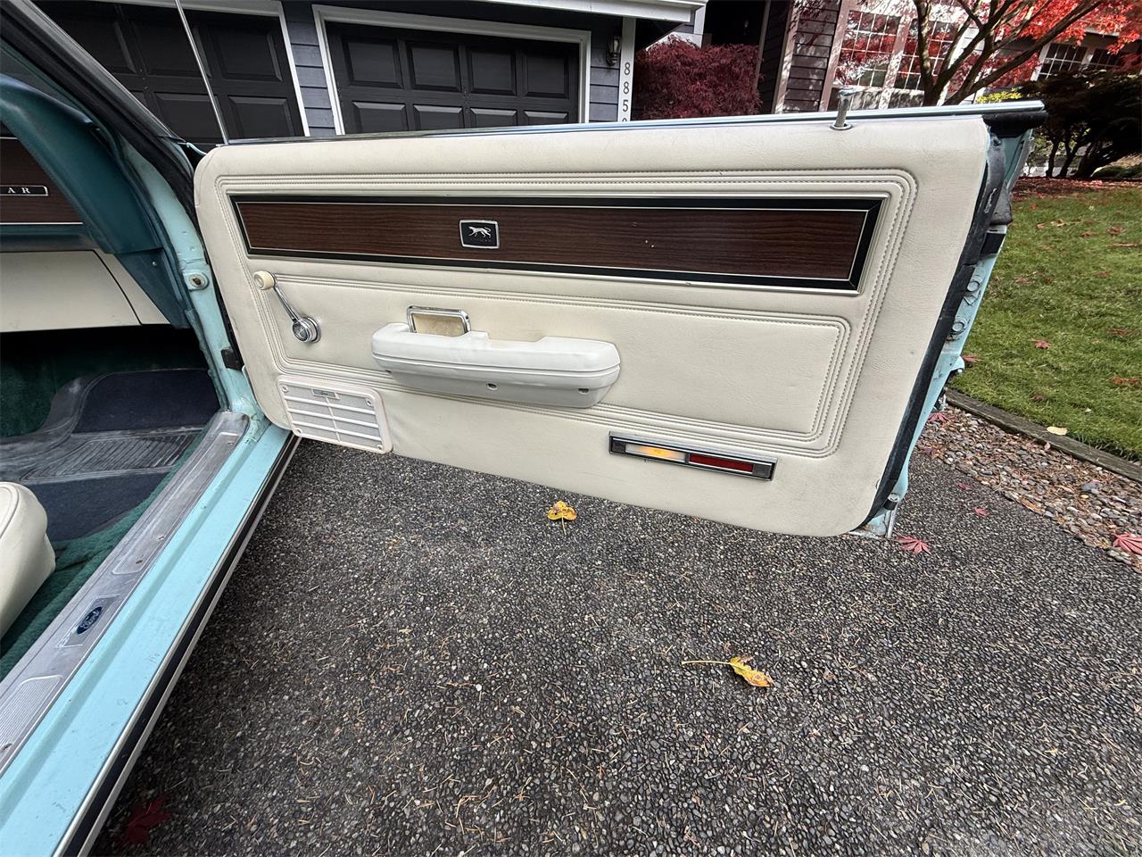 Mercury-Cougar-1969-Robins-egg-Blue-WhiteGreen-18