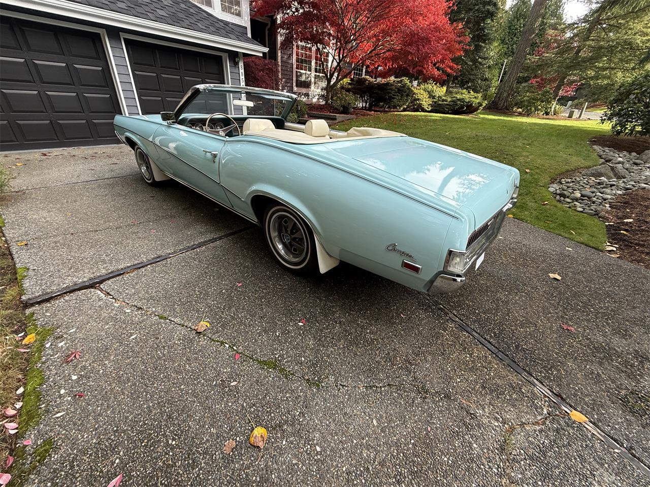 Mercury-Cougar-1969-Robins-egg-Blue-WhiteGreen-2