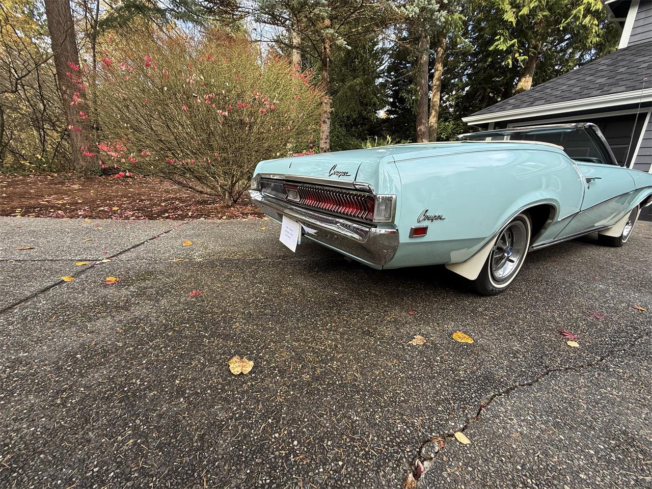 Mercury-Cougar-1969-Robins-egg-Blue-WhiteGreen-4