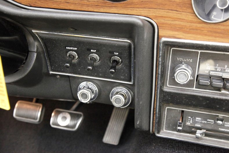 Mercury-Cougar-1973-Bright-Red-White-35