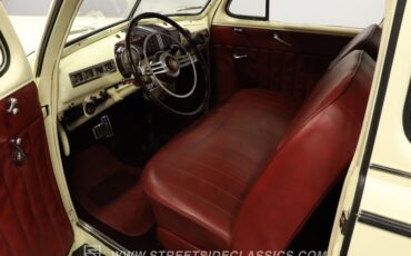 Mercury-Coupe-1946-Light-Yellow-Dark-Red-1
