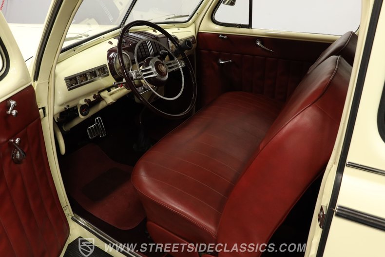 Mercury-Coupe-1946-Light-Yellow-Dark-Red-1