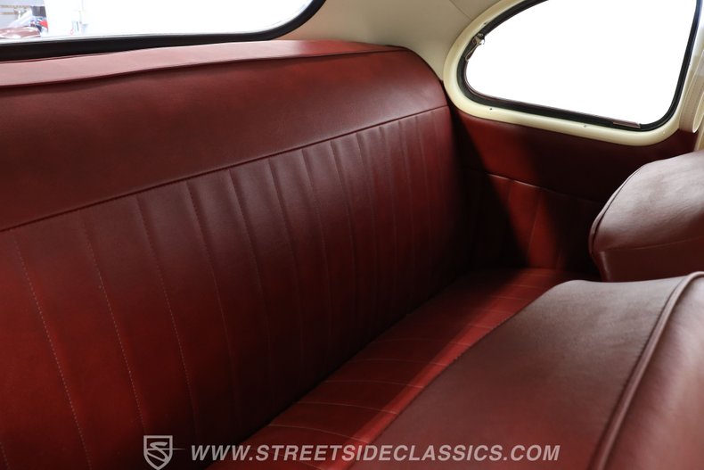 Mercury-Coupe-1946-Light-Yellow-Dark-Red-11