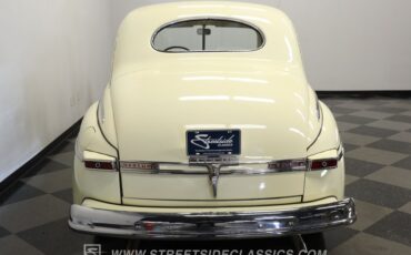 Mercury-Coupe-1946-Light-Yellow-Dark-Red-13