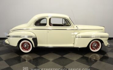 Mercury-Coupe-1946-Light-Yellow-Dark-Red-17