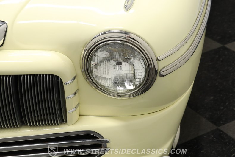 Mercury-Coupe-1946-Light-Yellow-Dark-Red-22