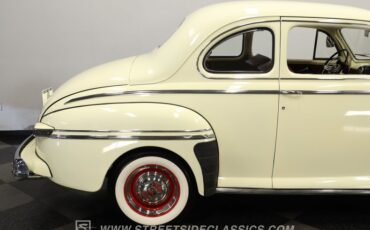 Mercury-Coupe-1946-Light-Yellow-Dark-Red-27