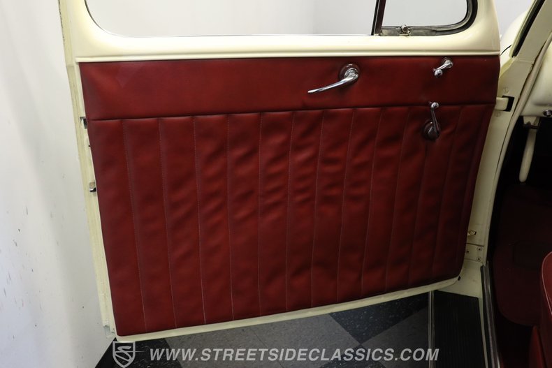 Mercury-Coupe-1946-Light-Yellow-Dark-Red-33