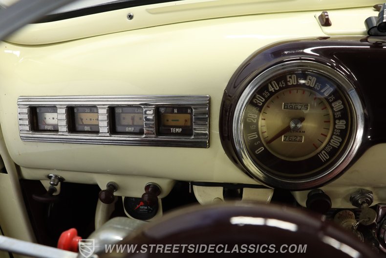 Mercury-Coupe-1946-Light-Yellow-Dark-Red-35