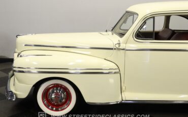 Mercury-Coupe-1946-Light-Yellow-Dark-Red-4