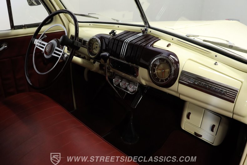 Mercury-Coupe-1946-Light-Yellow-Dark-Red-42