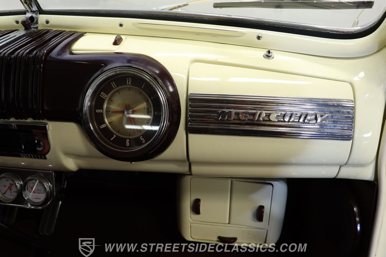 Mercury-Coupe-1946-Light-Yellow-Dark-Red-44