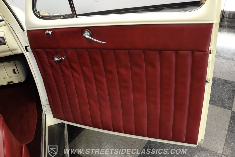 Mercury-Coupe-1946-Light-Yellow-Dark-Red-45