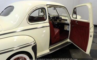 Mercury-Coupe-1946-Light-Yellow-Dark-Red-46