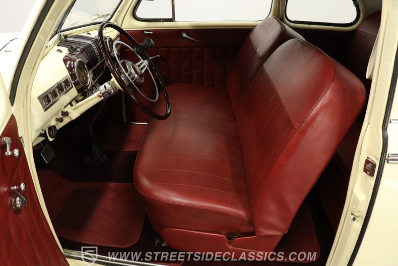 Mercury-Coupe-1946-Light-Yellow-Dark-Red-47