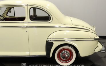 Mercury-Coupe-1946-Light-Yellow-Dark-Red-5