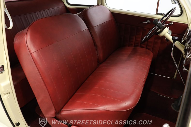 Mercury-Coupe-1946-Light-Yellow-Dark-Red-6