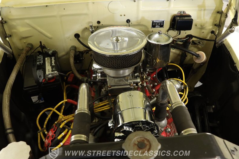 Mercury-Coupe-1946-Light-Yellow-Dark-Red-8