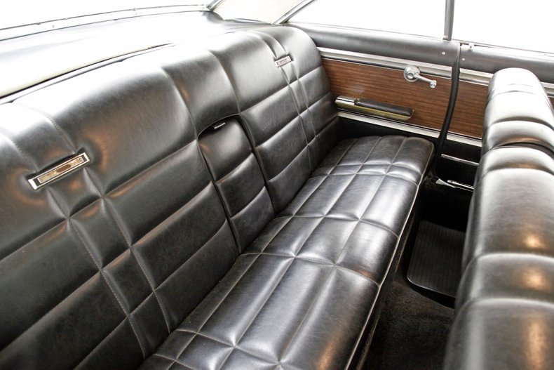 Mercury-Park-lane-1965-Cardinal-Red-Black-46