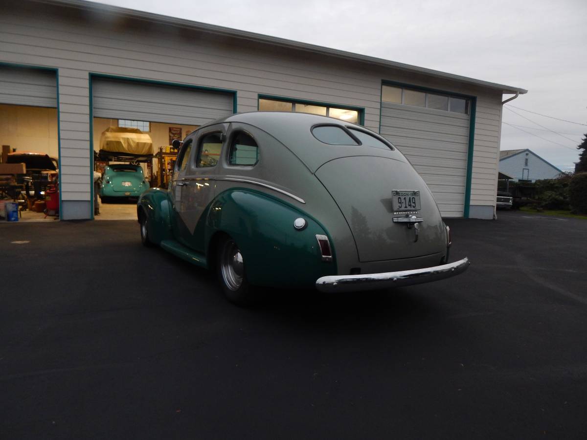 Mercury-sedan-1940-custom-1