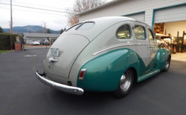 Mercury-sedan-1940-custom-2