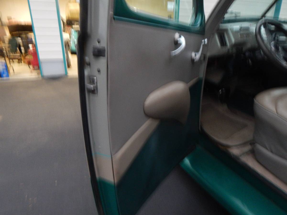 Mercury-sedan-1940-custom-7