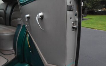 Mercury-sedan-1940-custom-8